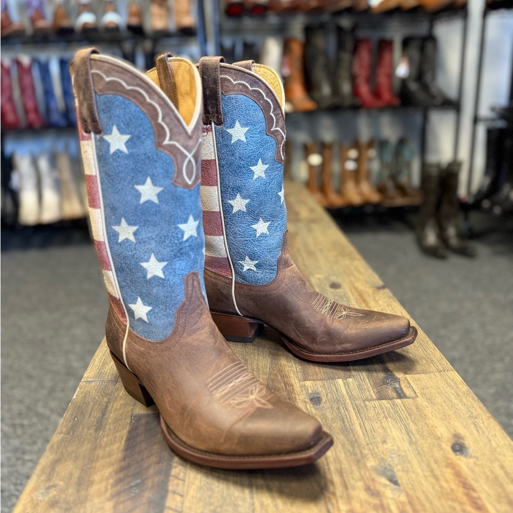 SHYANNE WOMEN'S AMERICAN FLAG COWGIRL BOOTS - SNIP TOE SIZE 7